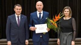 učitel roku1 API 5868